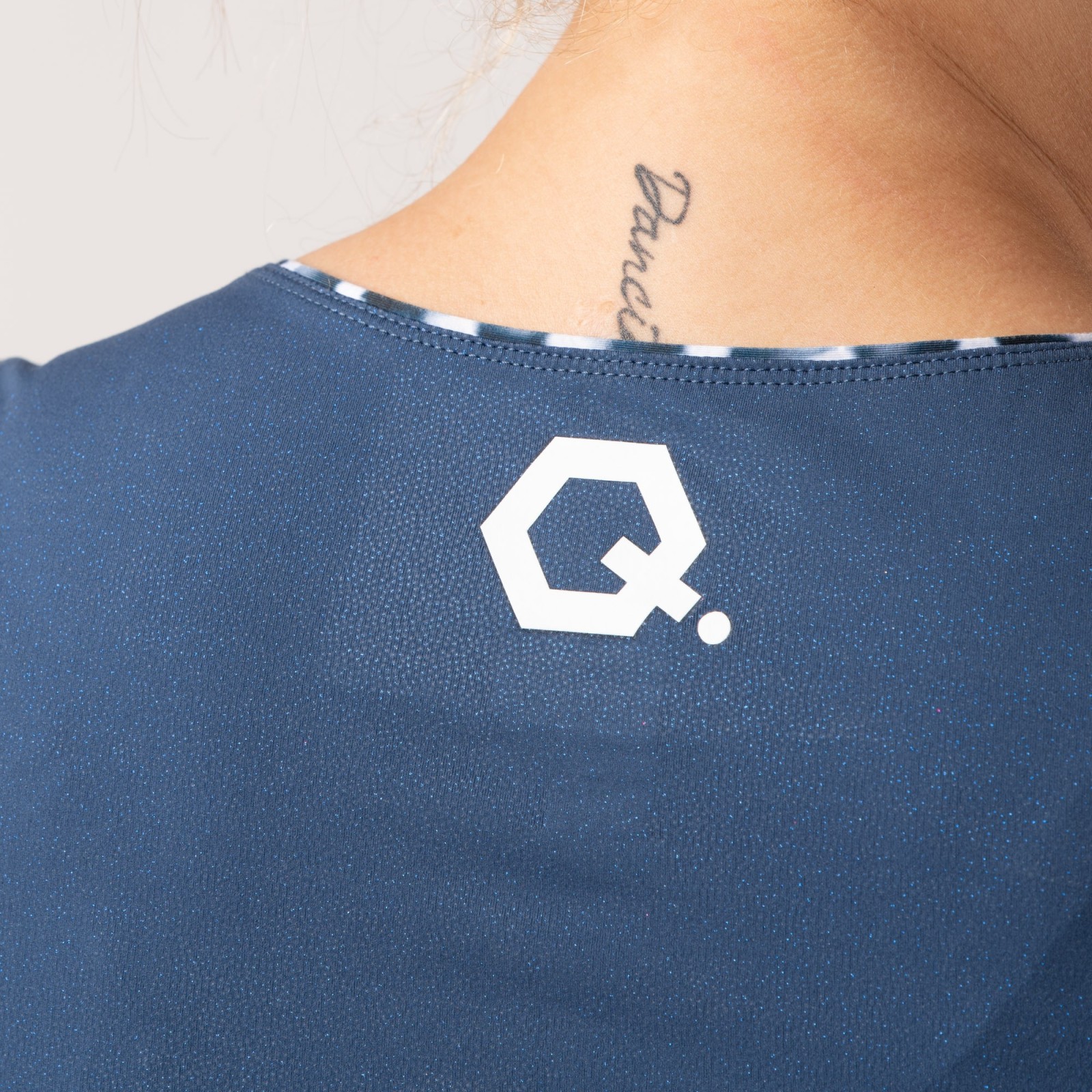KURZARM-T-SHIRT MIT RUNDAUSSCHNITT