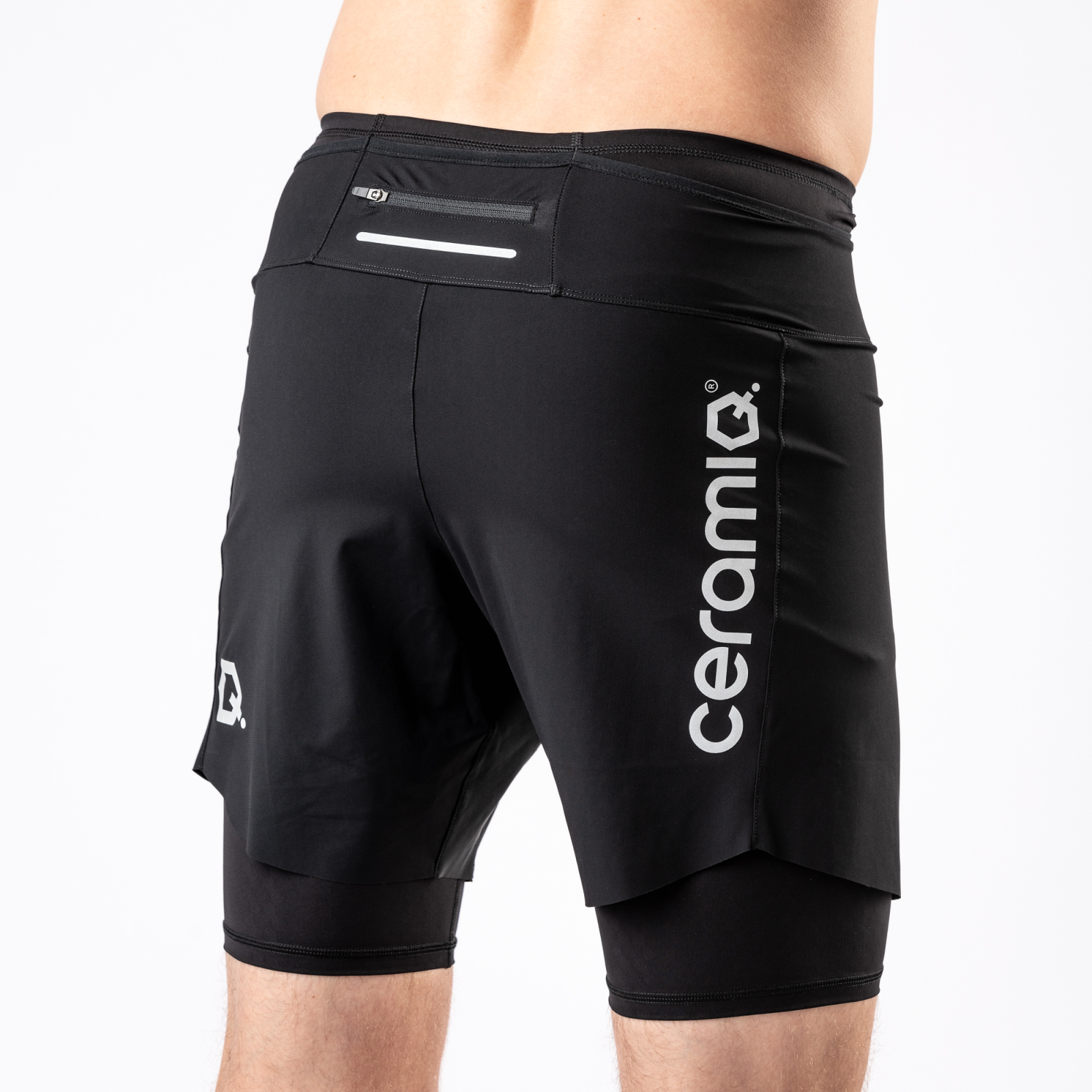 KOMBI-SHORT MIT MEHREREN TASCHEN UND ABRIEBFESTEM GEWEBE
