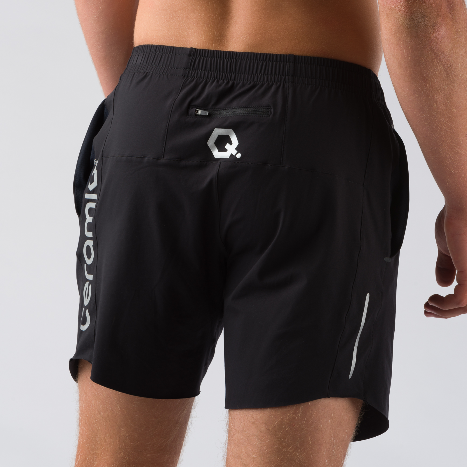 KURZE HOSE MIT SEITENTASCHEN