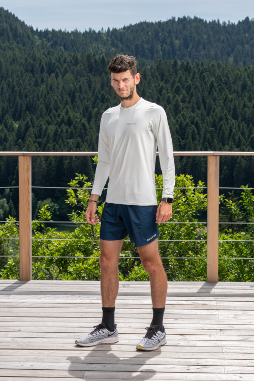 LANGARMSHIRT IN LOCKERER PASSFORM